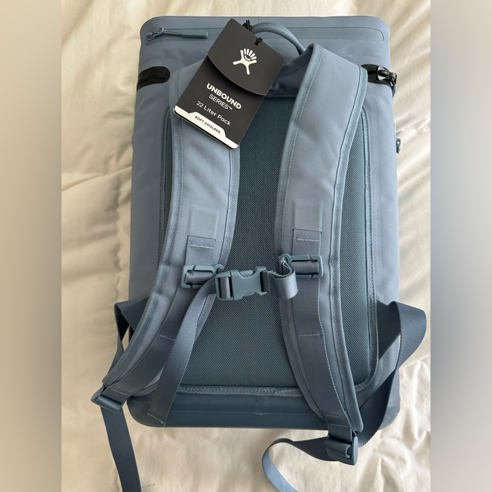 🔥 SOLD on FB 🔥 Hydro flask unbound series 22 L soft cooler backpack NWT